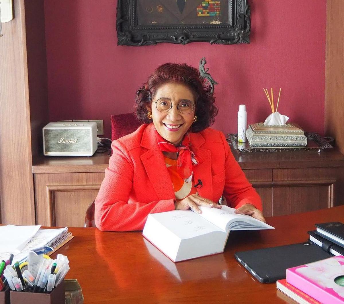 Pada tahun 1996, Ia kemudian mendirikan pabrik pengolahan ikan yang dinamakan PT ASI Pudjiastuti Marine Product. Perusahanan tersebut menawarkan produk unggulan berupa lobster dengan merek "Susi Brand".<br>