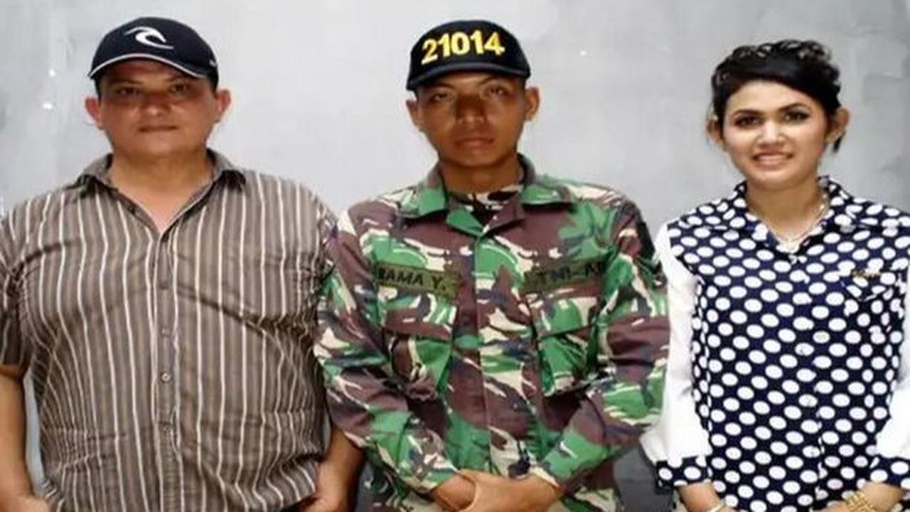 1. Rama Yohanes adalah anak dari legenda perfilman horor Indonesia, Suzzanna.