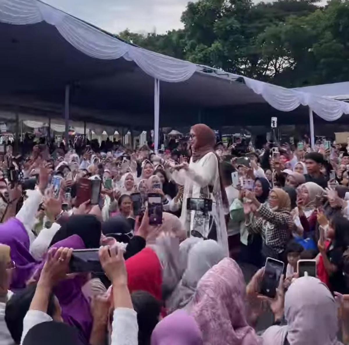 Tampil Perdana Usai Menikah, Nissa Sabyan Dikabarkan Hamil