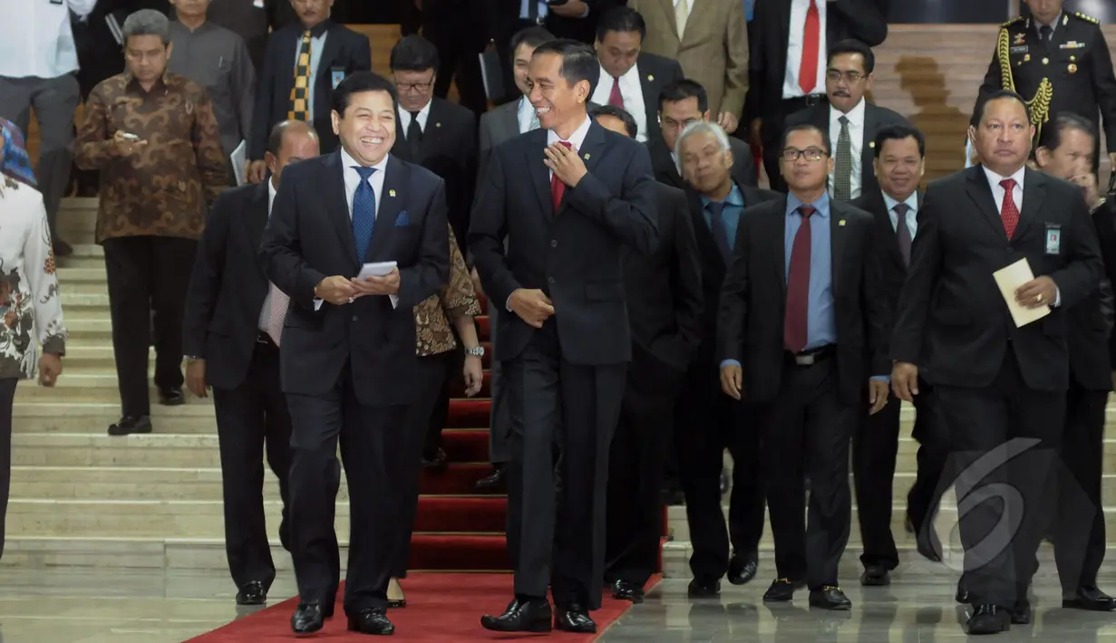 Presiden Joko Widodo  berbincang bersama Ketua DPR RI Setya Novanto usai melakukan rapat konsultasi di Gedung Nusantara IV,Jakarta, Senin (6/4/2015). Rapat konsultasi membahas APBN-P dan rencana pelantikan Kapolri. (Liputan6.com/Andrian M Tunay)