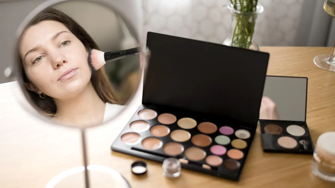 Dari Office Look ke Night Out, Ini Cara Upgrade Makeup dalam Sekejap