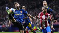Setelah gol tersebut, Man United berupaya bermain lebih ofensif. Meski berhasil mendominasi dengan persentase penguasaan bola mencapai 63 persen, Bruno Fernandez dan kolega gagal mengembangkan permainan hingga babak pertama usai. (AP/Manu Fernandez)
