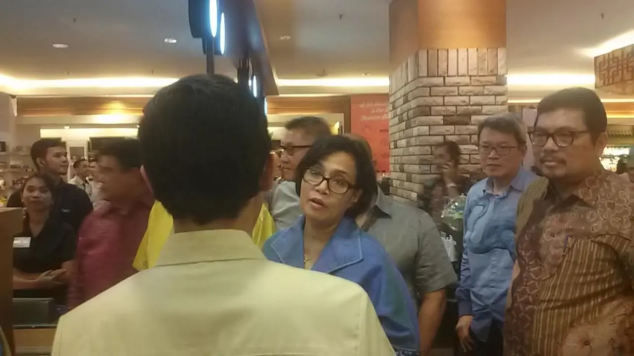 Menkeu Sri Mulyani berkeliling di Pacific Place Mall di Kawasan SCBD Sudirman, Jakarta sekitar 30 menit. 
