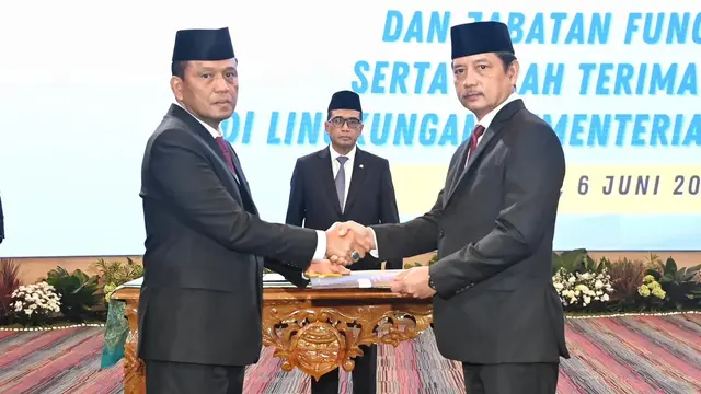 Menteri Perhubungan (Menhub) Budi Karya Sumadi melantik Direktur Jenderal Perhubungan Darat Irjen. Pol. Risyapudin Nursin. (Dok kemenhub)