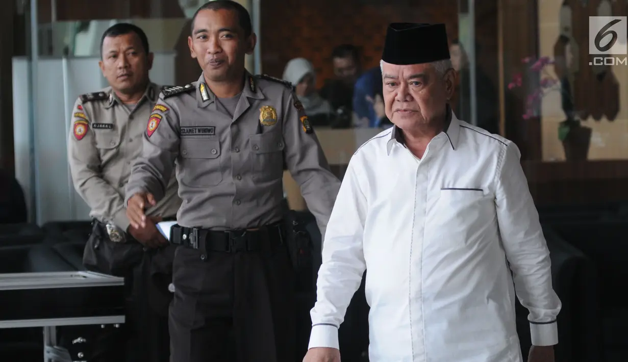 Anggota DPR RI dari Fraksi Golkar, Nawafie Saleh meninggalkan Gedung KPK seusai menjalani pemeriksaan di Jakarta, Kamis (9/5/2019). Nawafie Saleh diperiksa sebagai saksi untuk tersangka Dirut PLN nonaktif Sofyan Basir dalam penyidikan kasus dugaan suap proyek PLTU Riau-1. (merdeka.com/Dwi Narwoko)