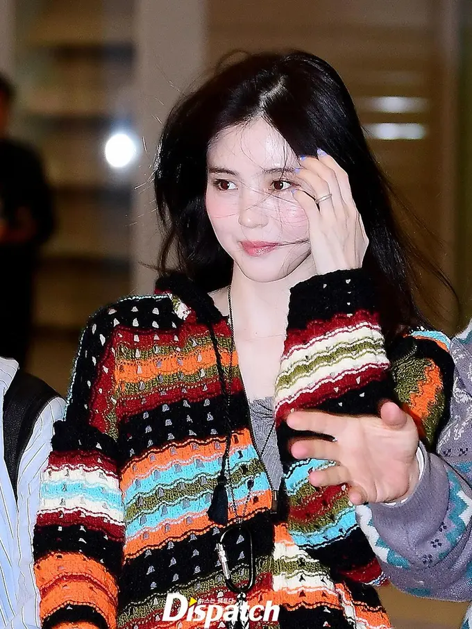 Penampilan Han So Hee pulang dari Hawaii. [Foto: Instagram/koreadispatch]