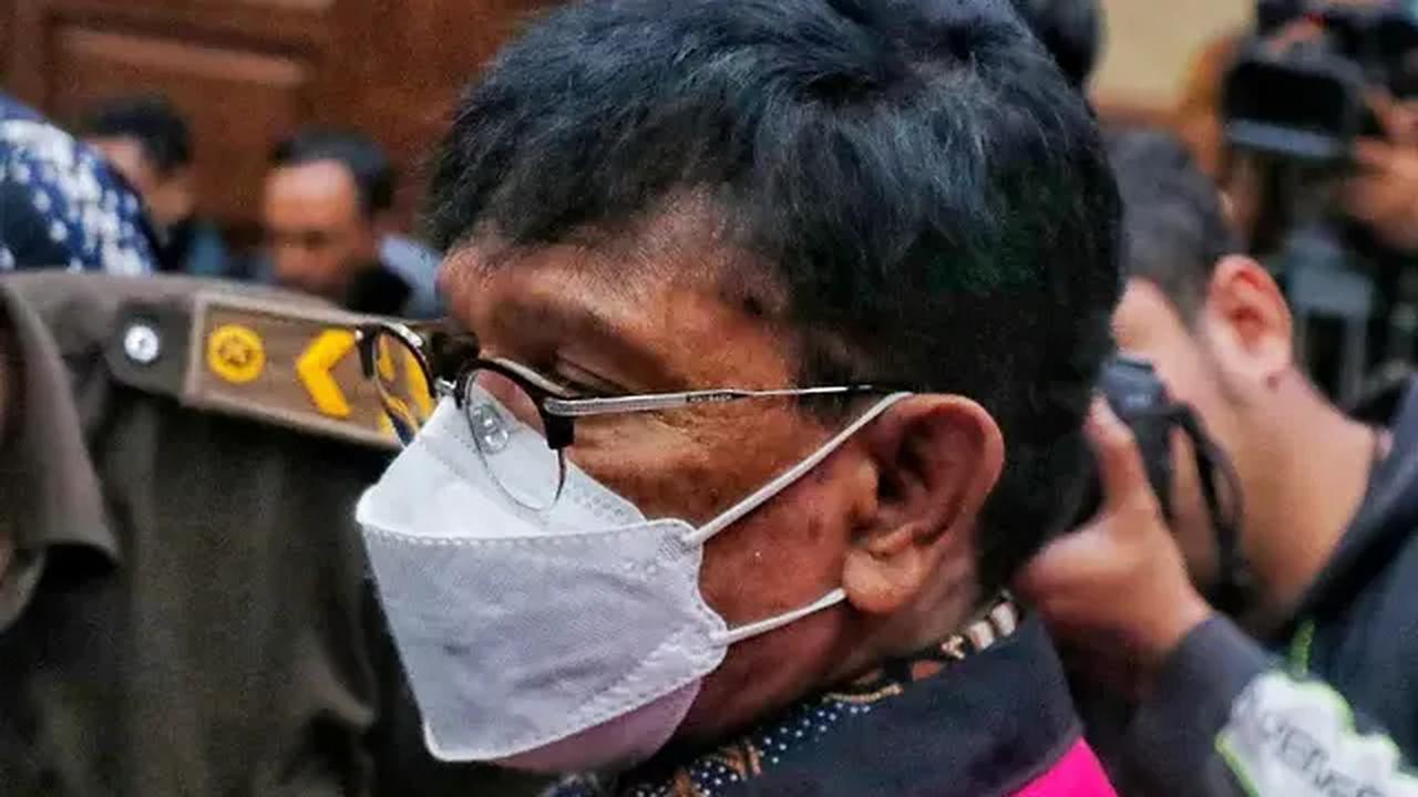 Uang yang ditaksir USD1,8 Juta dikirimkan ke kantor Maqdir yang berada di kawasan Kemang, Jakarta Selatan dan diterima oleh rekan kerjanya yang bernama Andika.