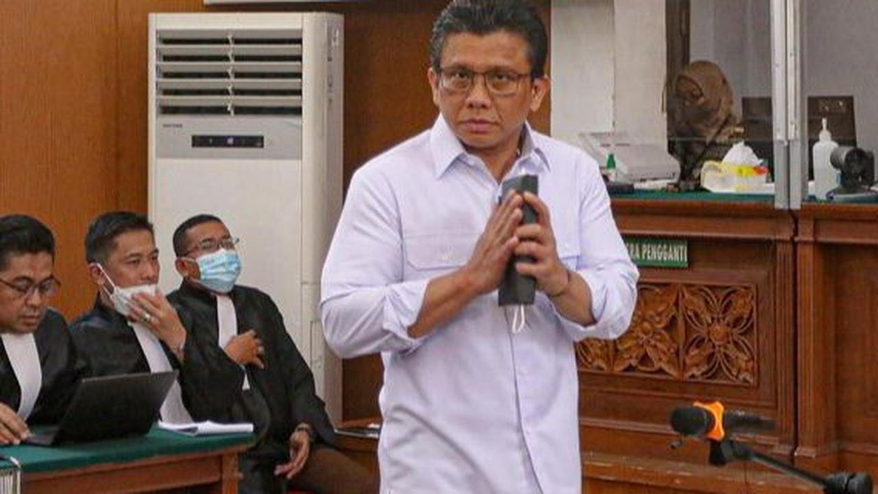 Kemudian hukuman Putri Candrawathi menjadi pidana penjara sepuluh tahun dari sebelumnya 20 tahun. Hukuman Ricky Rizal menjadi pidana penjara delapan tahun dari sebelumnya 13 tahun.