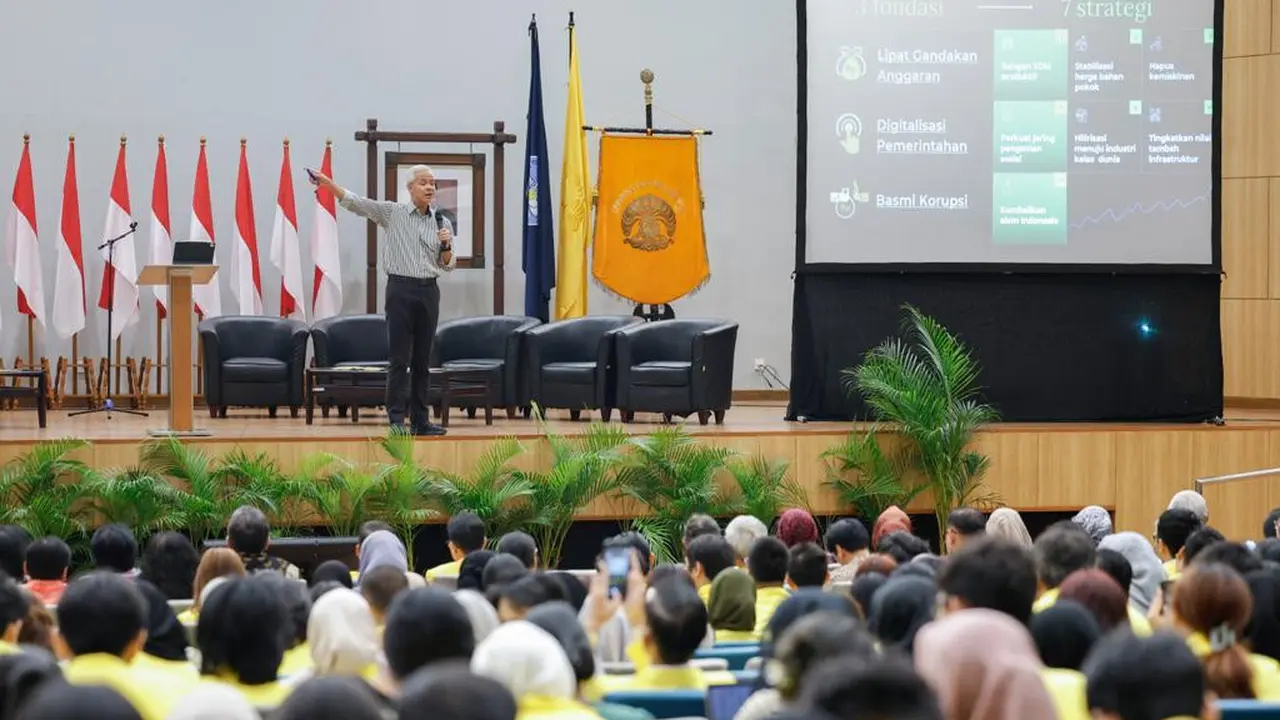 Bakal Calon Presiden Ganjar Pranowo bertandang ke Universitas Indonesia untuk menghadiri undangan kuliah kebangsaan.