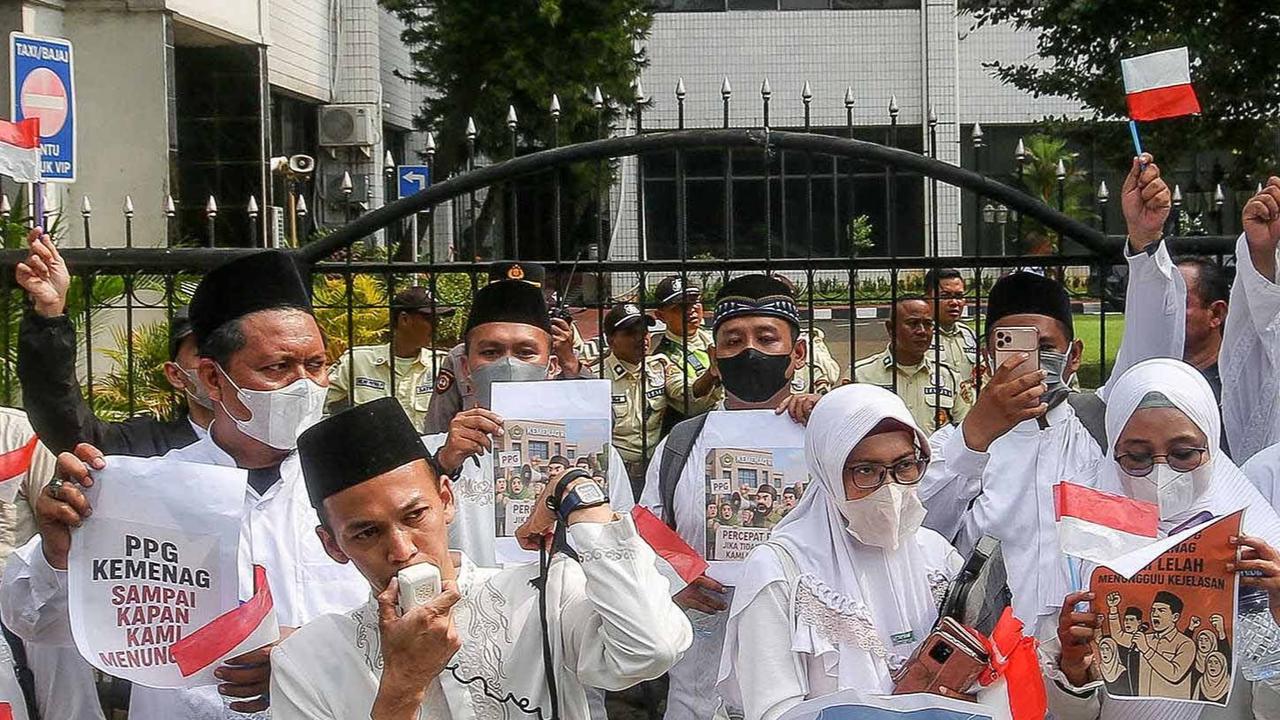FOTO: Guru Agama Gelar Aksi Damai, Desak Percepatan PPG dan Peralihan ke Kemendikdasmen