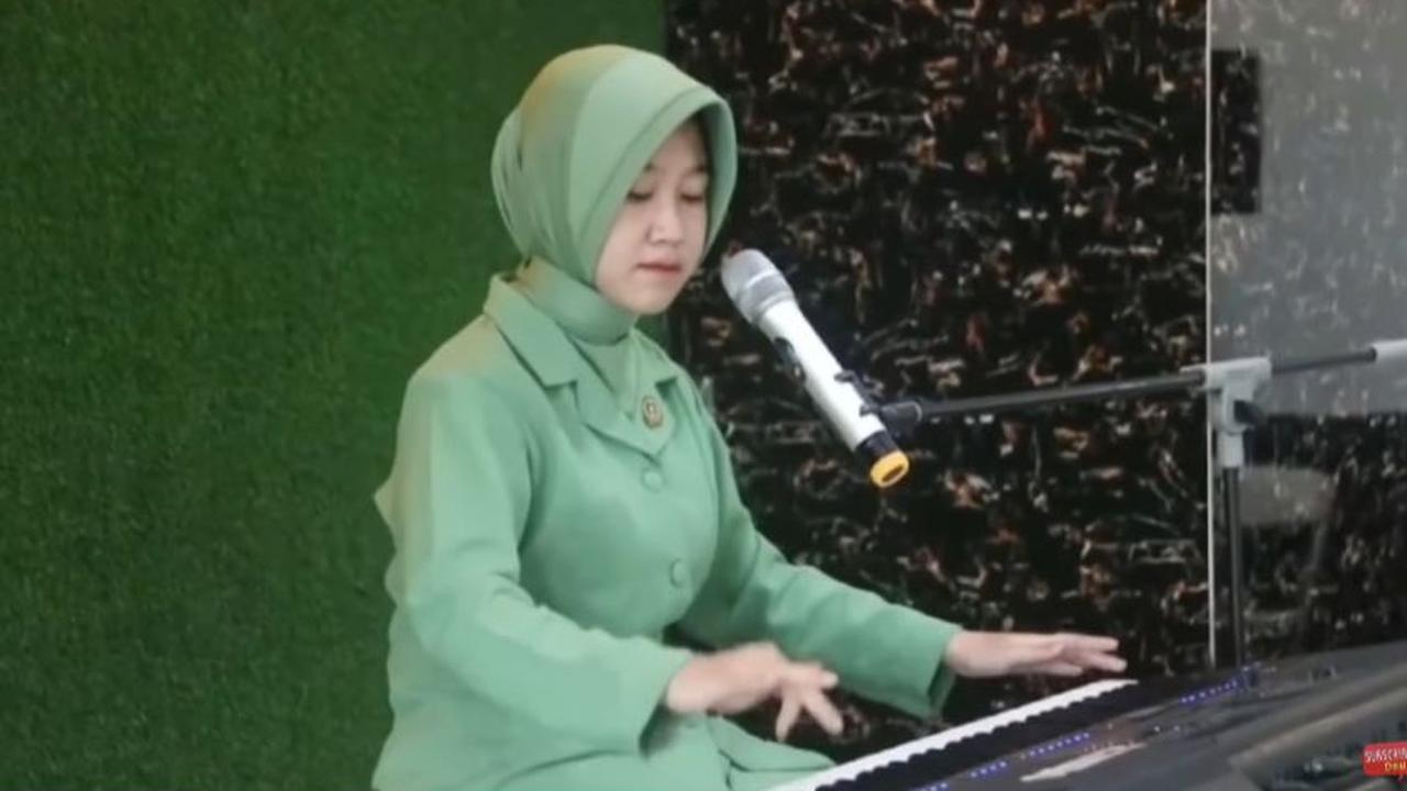 Sosok anggota persit satu ini bernama Arindi Putry Konawe.&nbsp;<br>