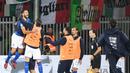 Gelandang Italia, Antonio Candreva, melakukan selebrasi usai mencetak gol ke gawang Albania pada laga kualifikasi Piala Dunia 2018 di Stadion Loro Borici, Senin (9/20/2017). Italia menang 1-0 atas Albania. (AFP/Gent Shkullaku)