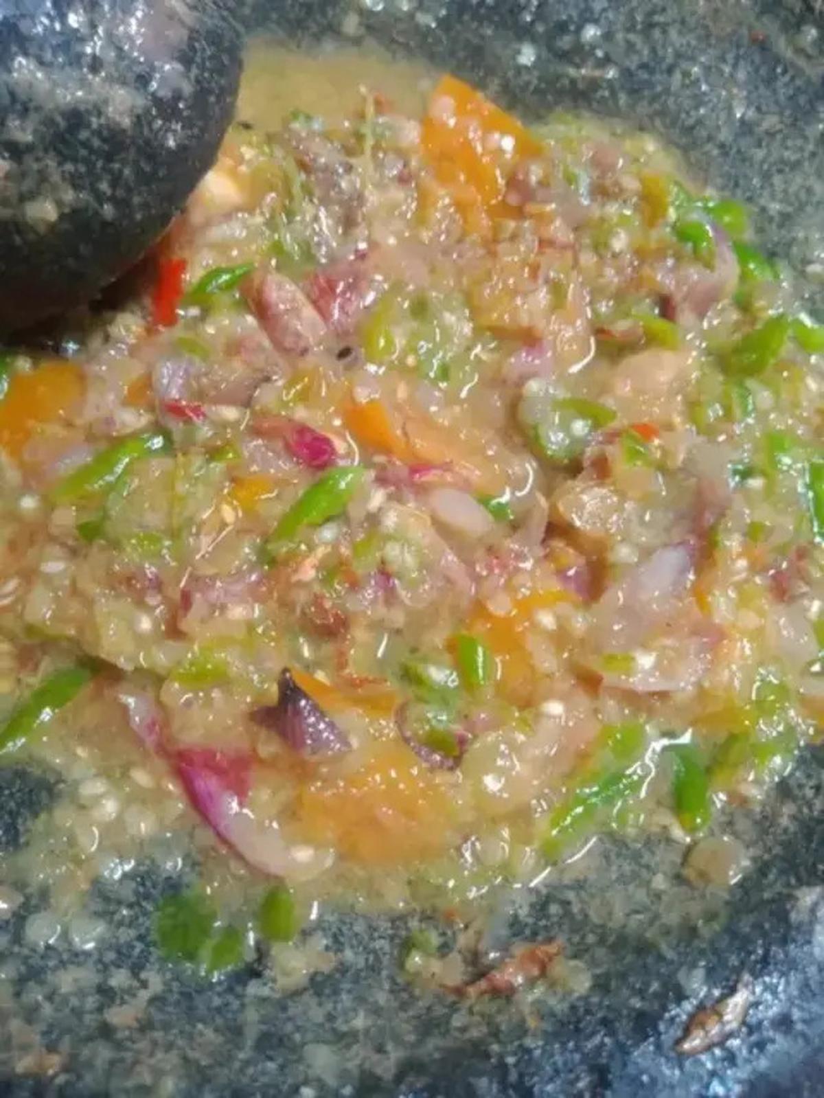 3 Resep Sambal Pecak yang Bikin Lauk Makan Makin Lezat