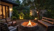 6 Inspirasi Fire Pit di Halaman untuk Menciptakan Area Santai yang Nyaman dan Estetik