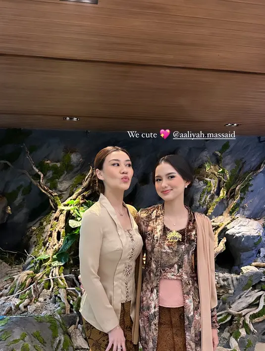 <p>Sebentar lagi menjadi bagian keluarga Aurel Hermansyah, Aaliyah Massaid dan Sarah Menzel tak pernah absen dalam agenda keluarga. [@aaliyah.massaid/@sarahmenzel].</p>