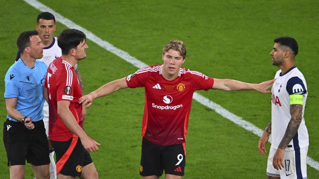 Harry Maguire dan Cristian Romero di Final Liga Europa 2024/2025