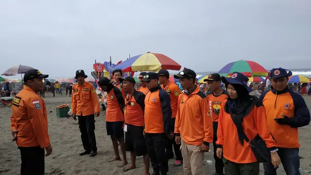 Pencarian korban tenggelam Laut Kidul, tepatnya pantai Suwuk, Kebumen. (Foto: Liputan6.com/Basarnas/Muhamad Ridlo)