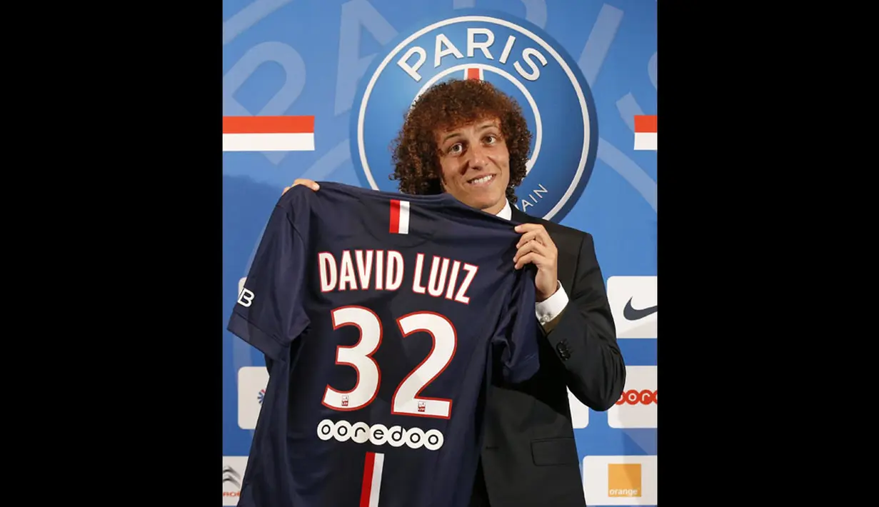 Di Paris St Germain, David Luiz, akan mengenakan kostum bernomor 32, Paris, Perancis, (7/8/2014). (REUTERS/Benoit Tessier)
