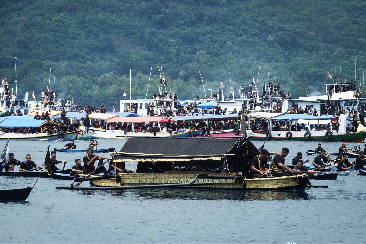 FOTO: Prosesi Laut Tuan Meninu Hidupkan Tradisi Perayaan Jumat Agung  di Larantuka