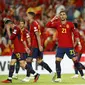 Ferran Torres dari Spanyol melakukan selebrasi setelah mencetak gol keempat timnya pada pertandingan sepak bola kualifikasi grup A Euro 2024 antara Spanyol dan Siprus di Granada, Spanyol, Selasa, 12 September 2023. (AP Photo/Fermin Rodriguez)