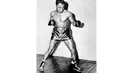 Henry Jackson atau Henry Armstrong petinju asal Columbus, Mississippi, AS, bertinju pada 1931-1945 dengan rekor 150 menang (100 KO) dan kalah 21 kali. Dia satu-satunya pemegang 3 gelar divisi kejuaraan dunia tinju pada waktu yang sama. (Photo/Instagram)