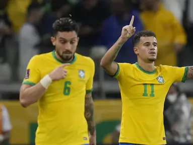 Brasil yang telah dipastikan lolos ke putaran final Piala Dunia 2022 di Qatar berhasil menang 4-0 atas Paraguay di matchday ke-15 Zona Conmebol, Rabu (2/2/2022) pagi WIB. Dua gol Tim Samba dicetak dua bintangnya di Liga Inggris, Raphinha dan Philippe Coutinho. (AP/Andre Penner)