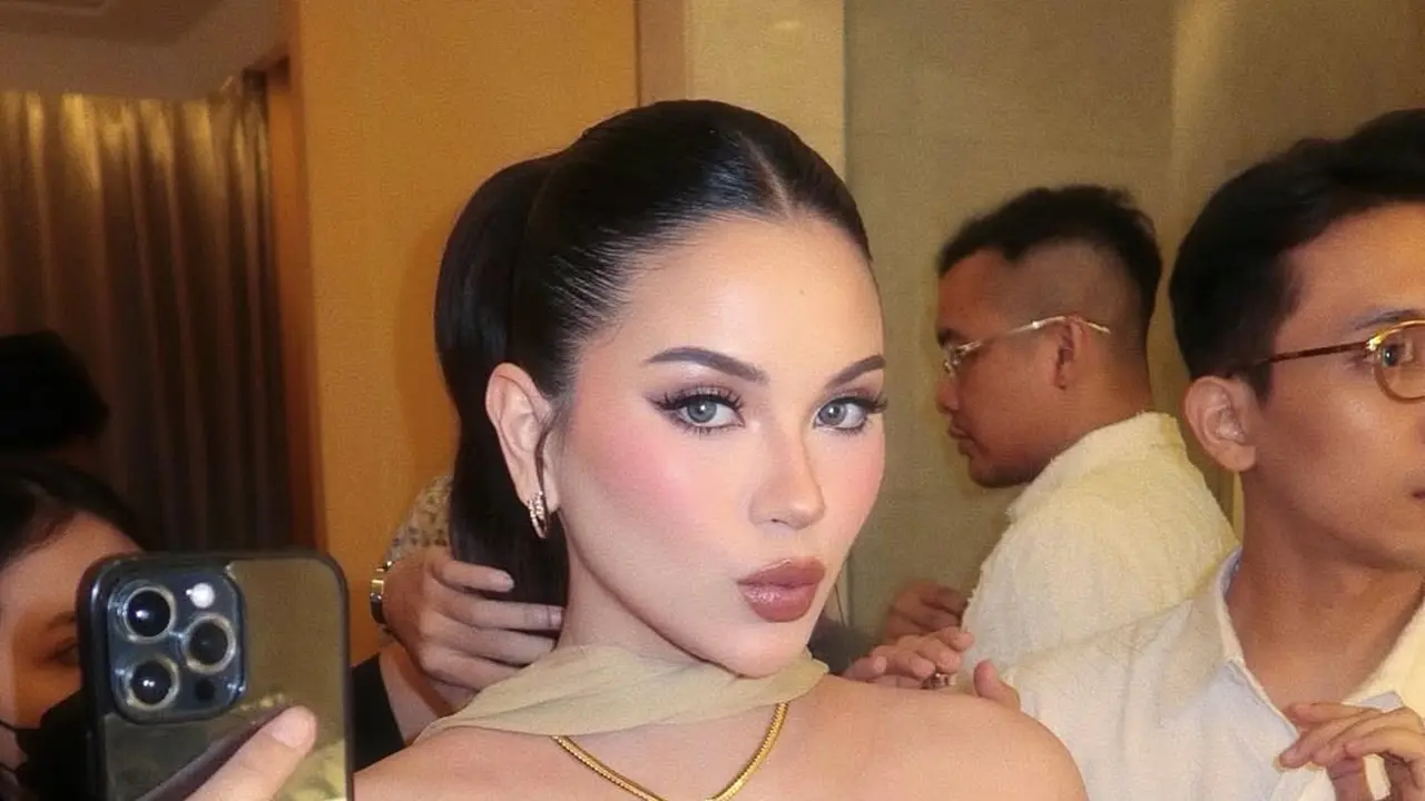 Pesona Elegan Alyssa Daguise di Resepsi Pernikahan El Rumi-Syifa Hadju, Bertabur Perhiasan Mewah Ratusan Juta