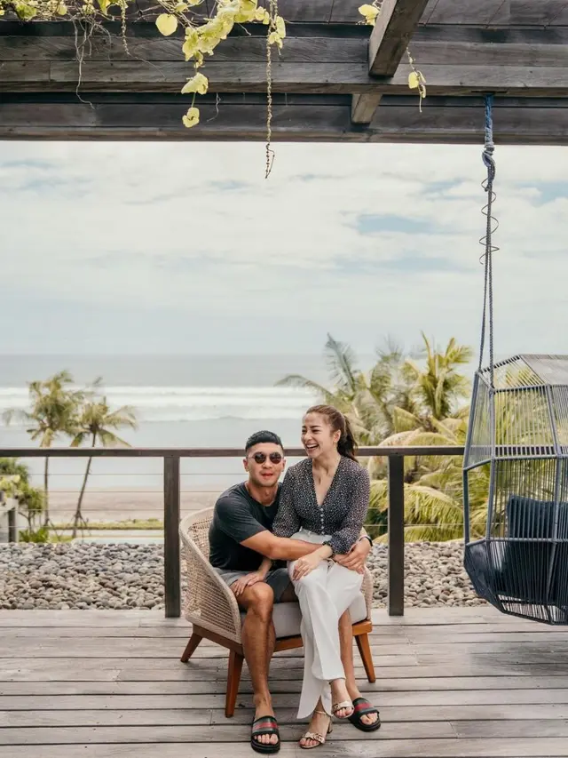 6 Potret Mesra Selebriti Jalani Honeymoon Usai Menikah, Ada yang Ke Bali Hingga Luar Negeri