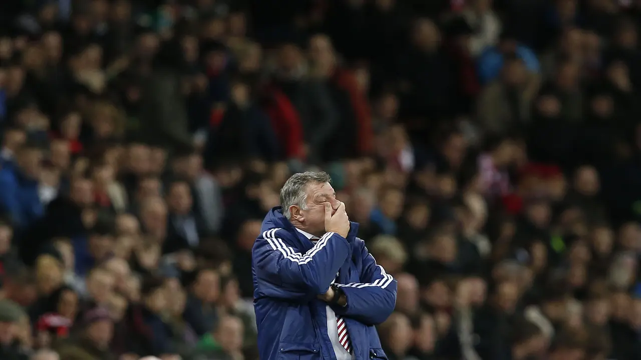 Benteke Cetak Gol, Liverpool Samai Poin Manchester United
