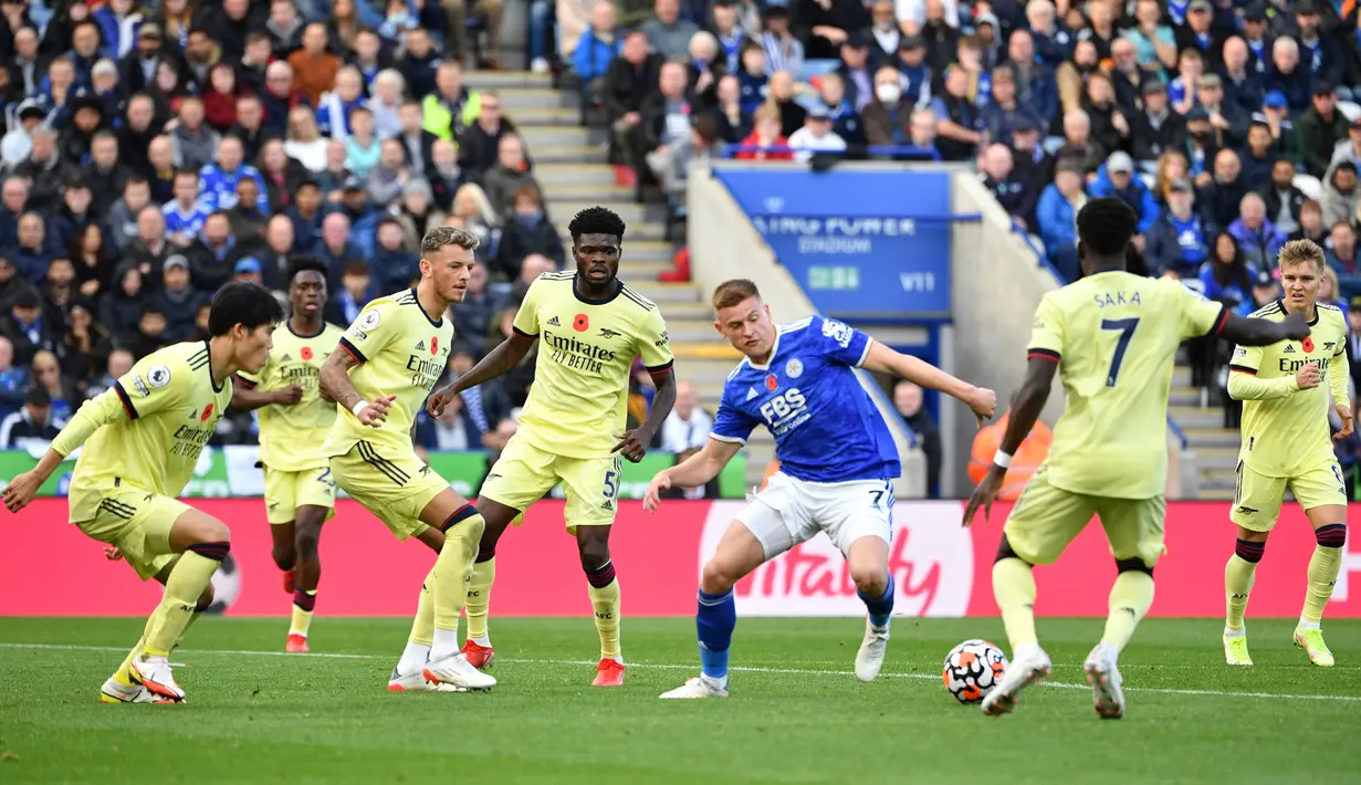 Berstatus sebagai tim tamu, Arsenal tidak sungkan mengambil inisiatif serangan. Tim besutan Mikel Arteta itu langsung tampil menekan sejak awal laga. (AFP/Justin Tallis)