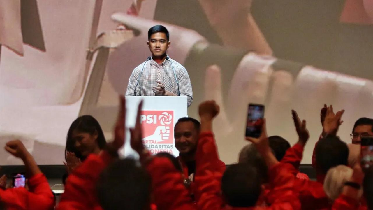 "Itu kok Mas Gibran ngomong begitu ya? Hahaha, itu juga saya jadi bingung," kata Kaesang kepada wartawan di Jakarta, Selasa (10/10).