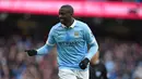 Kapten Manchester City, Yaya Toure mencetak satu gol saat timnya menang telak 4-0 atas Aston Villa pada lanjutan Liga Inggris pekan ke-29.  (AFP/Paul Ellis)