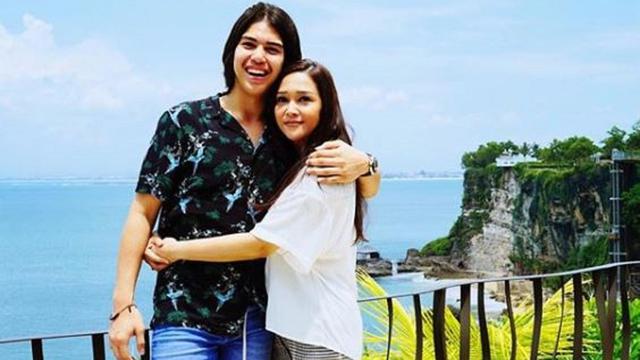 [Bintang] Maia Estianty dan El Rumi