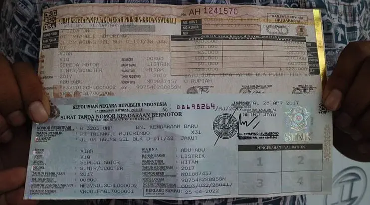 Viar Q1 dilengkapi surat-surat yang sah. (Herdi/Liputan6.com)