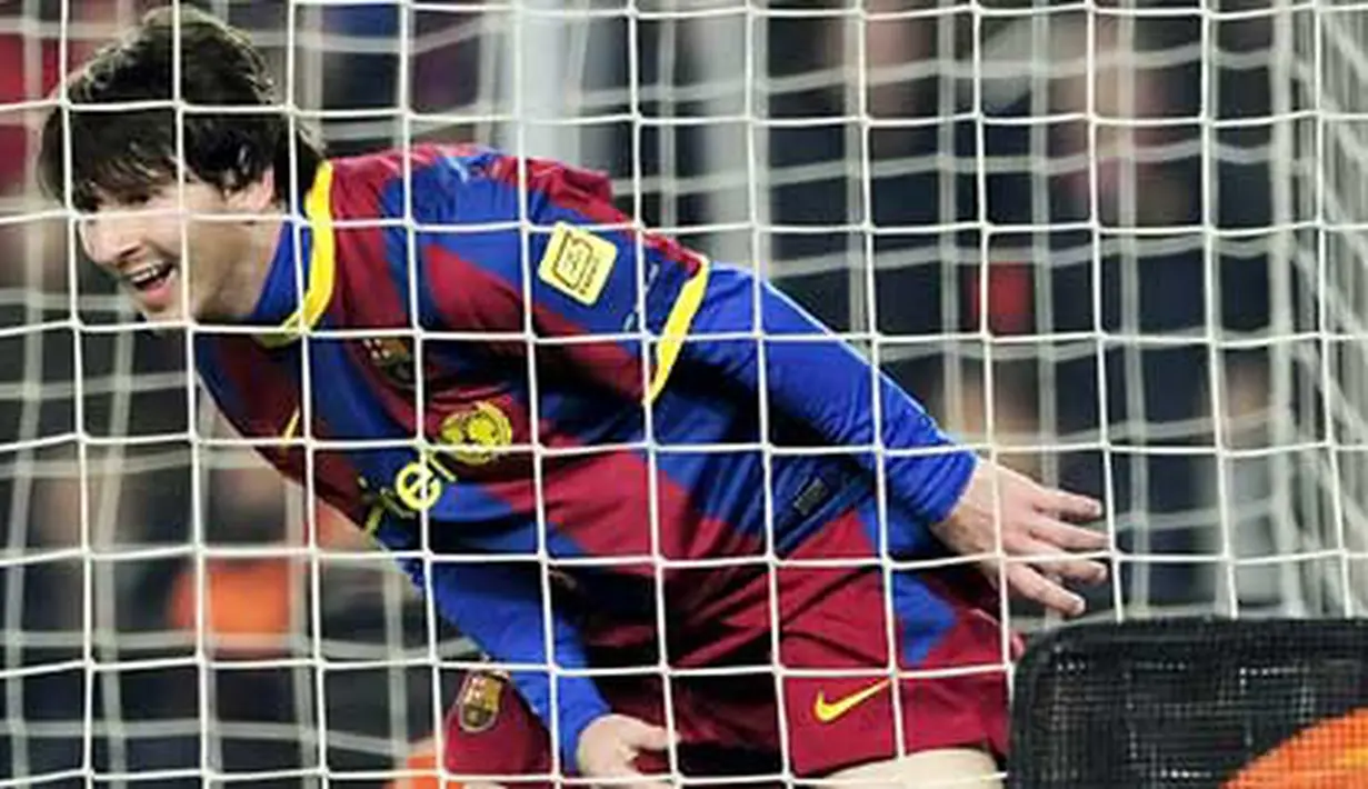 Lionel Messi mencetak hat-trick untuk mengantar Barcelona mencukur Atletico Madrid 3-0 dalam partai lanjutan La Liga di Nou Camp, 5 Februari 2011. AFP PHOTO/JOSEP LAGO