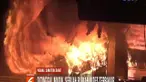 Petugas pemadam kebakaran tak bisa langsung menjinakkan api karena pasokan air harus dilakukan dengan cara menyambung sejumlah selang air.