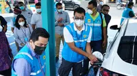 Menteri BUMN Erick Thohir melakukan pengecekan sejumlah fasilitas stasiun  pengisian mobil listrik (charging station) di Bali (dok: KBUMN)