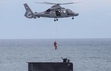 FOTO: Parade Kapal Perang dan Atraksi Prajurit TNI AL Meriahkan Sailing Pass 2025