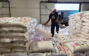 PT Pupuk Indonesia (Persero), melalui anak usahanya PT Pupuk Sriwidjaja Palembang, melakukan kerjasama distribusi pupuk bersubsidi dengan PT Kereta Api Indonesia (KAI) (dok: Ilyas)