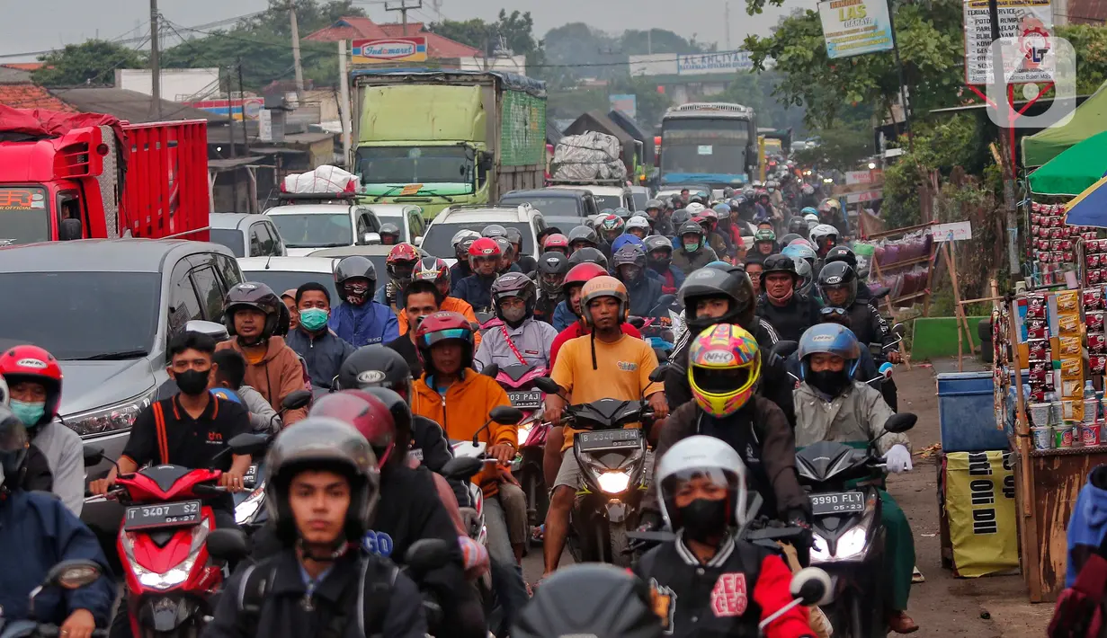 Namun demikian, pihak kepolisian belum memberlakukan rekayasa lalu lintas. (Liputan6.com/Angga Yuniar)