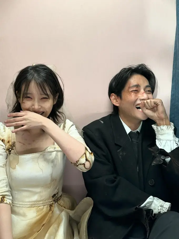 IU - V BTS [Foto: Instagram/dlwlrma]