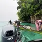 KKP mengamankan 3 orang nelayan di perairan Pulau Bakakang, Kabupaten Banggai Laut, Provinsi Sulawesi Tengah lantaran menangkap ikan menggunakan bahan peledak. (Foto: Istimewa)