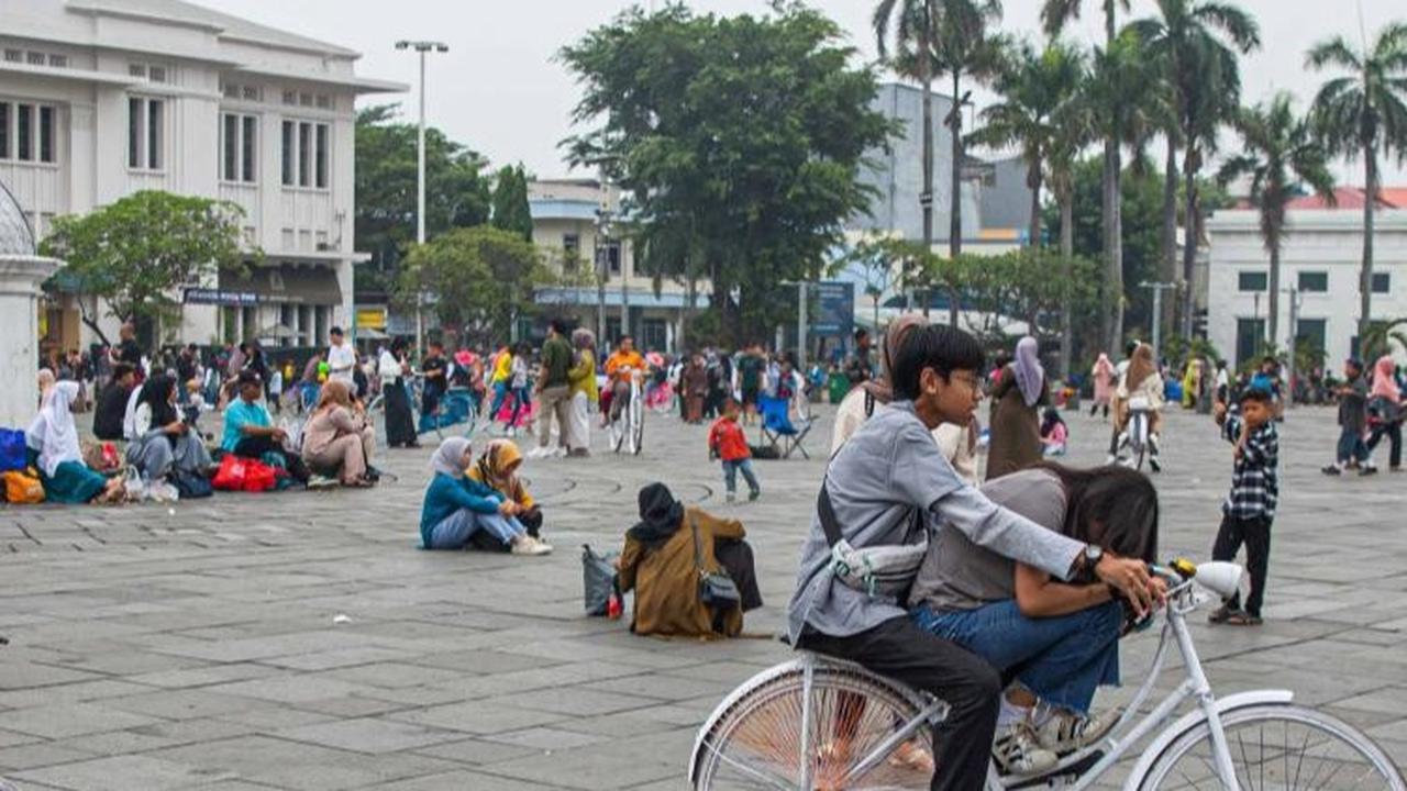 Salah satu tempat favorit yang sering dikunjungi adalah kawasan Kota Tua. Di hari libur dan cuti bersama ini, kawasan wisata ini terlihat dipadati wisatawan.<br>