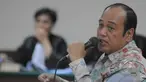Mantan Kakorlantas Mabes Polri Irjen. Djoko Susilo saat menjadi saksi sidang korupsi alat Simulator SIM dengan terdakwa mantan Wakakorlantas Brigjen. Didik Purnomo di Pengadilan Tipikor,  Jakarta, Senin (23/2/2015). (Liputan6.com/Herman Zakharia)