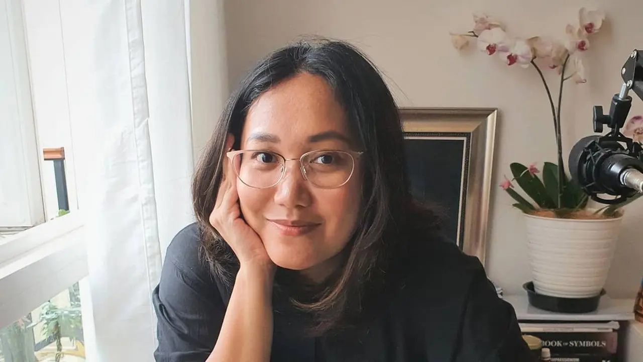 Gina S Noer (https://www.instagram.com/p/CR3F6nNA5q3/)