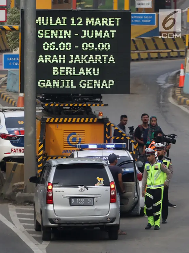 Hari Kedua Ganjil Genap, Mobil Plat Genap Berputar Balik