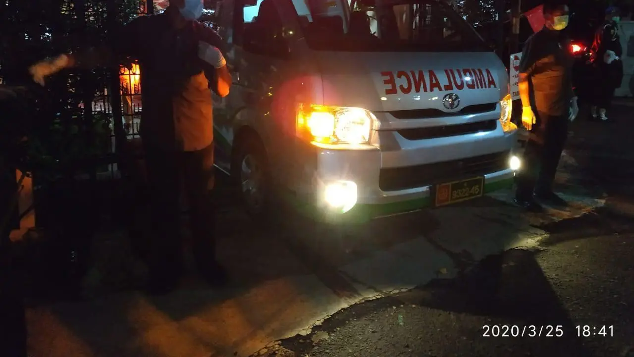 Jenazah Ibu Jokowi, Sujiatmi Notomiharjo, tiba di rumah duka di Sumber, Surakarta