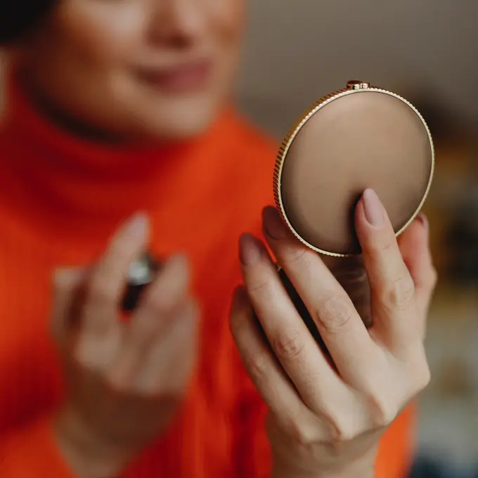 Ilustrasi bedak/makeup