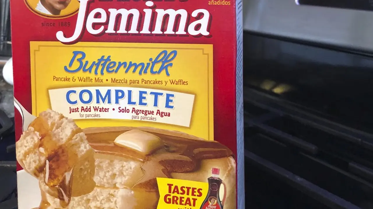 Memiliki sejarah yang didasarkan pada stereotip ras, Perusahaan AS Quaker Oats telah mengumumkan akan mengganti nama merek dari produk sirup dan bahan makanan Aunt Jemima. (Photo credit: AP Photo/Courtney Dittmar)