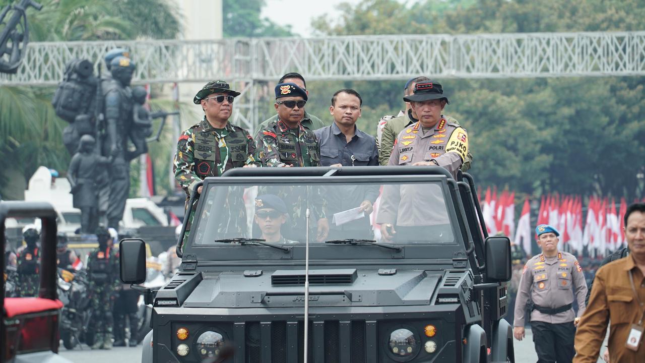 VIDEO: Sangar Polri Unjuk Kekuatan Parade Pasukan Khusus Polisi Depan Jokowi, Intip Persiapannya
